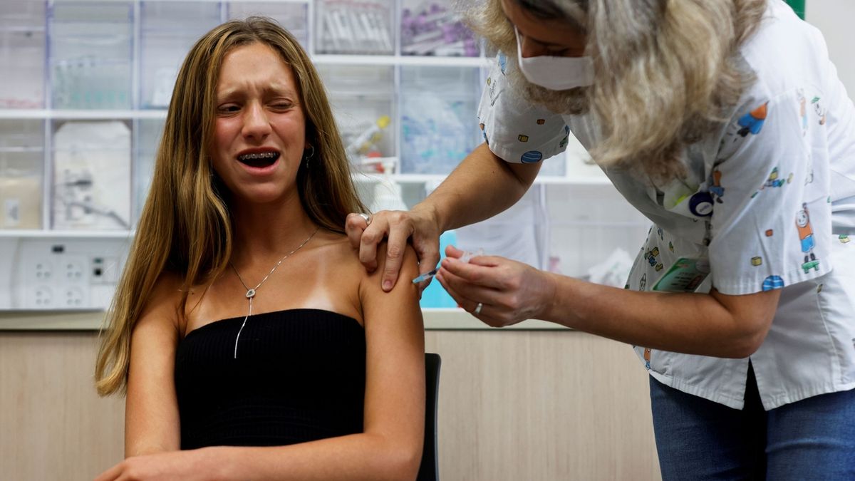 K očkování se od půlnoci přihlásilo přes 20 tisíc dětí mezi 12 a 15 lety